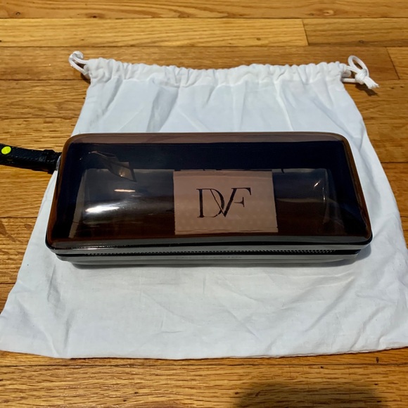 DVF WRISTLET. NWOT. Comes with dust bag - Picture 6 of 6